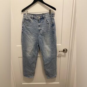 AMERICAN EAGLE. Mom straight jeans size 12 regular